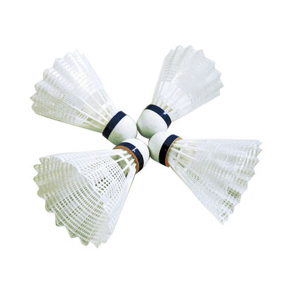 Νάυλον μπάντμιντον που εκπαιδεύει το άσπρο διαγώνιο μπάντμιντον φτερών χήνων ικανότητας Shuttlecock